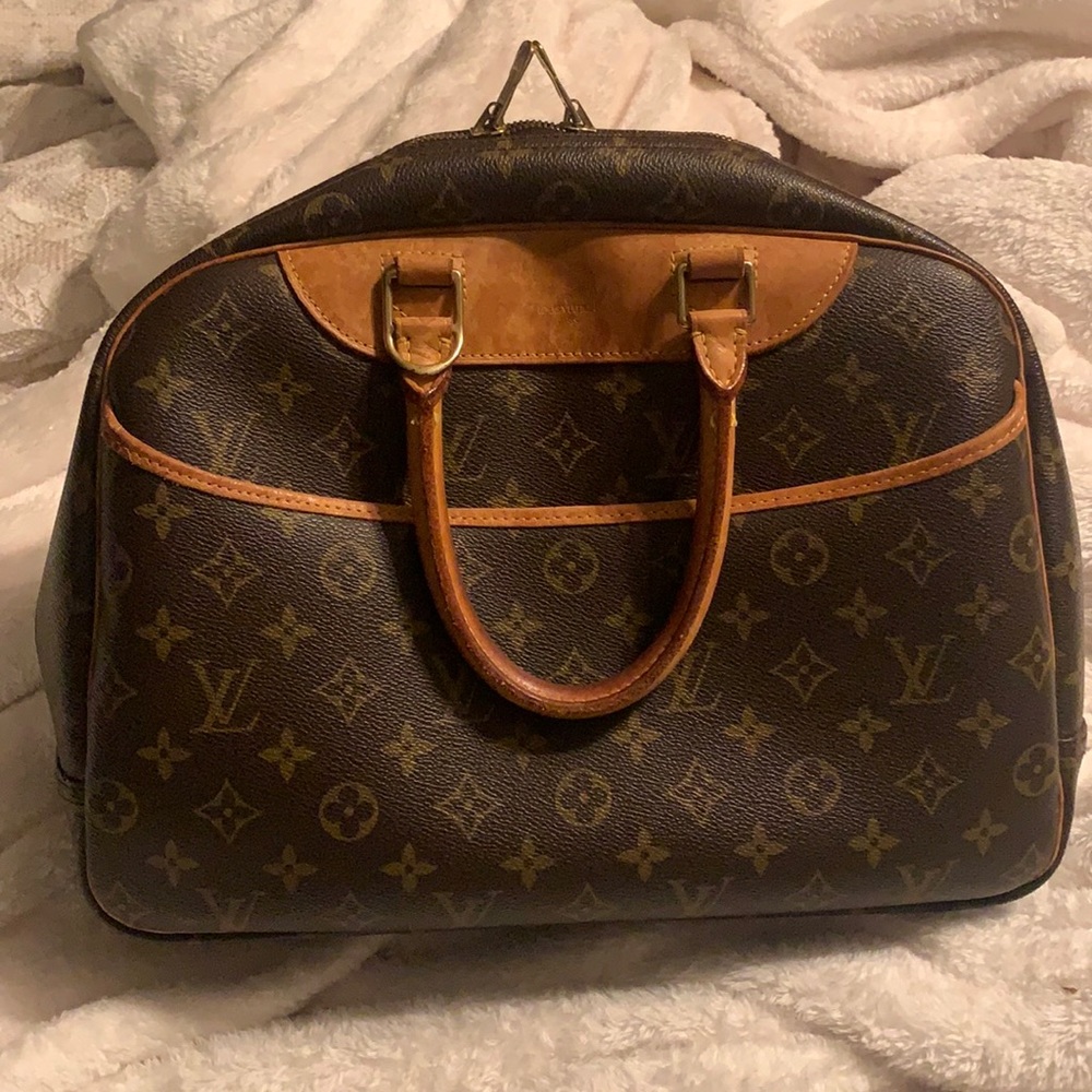 Louis Vuitton Deauville, Made in Paris, France. $750 Good condition.